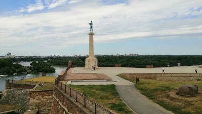 Žena pala sa zidina Kalemegdana