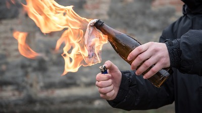Bacio molotovljev koktel na Kuću cveća, pa uhapšen