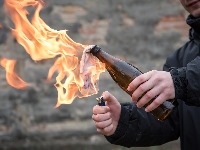 ŠOK na Voždovcu: Maskirani piroman zapalio skupoceni automobil