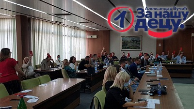 Svi odbornici SNS glasali PROTIV POMOĆI porodiljama i porodicama sa decom (SPISAK)