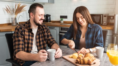 Šokantne greške koje vam potajno UNIŠTAVAJU CREVA, a svako jutro ih pravite PRE DORUČKA 