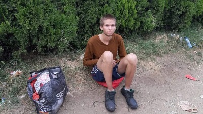 Ovaj dečak najlepše godine provodi sam, gladan, bez zaštite Ovaj dečak najlepše godine provodi sam, gladan, bez zaštite