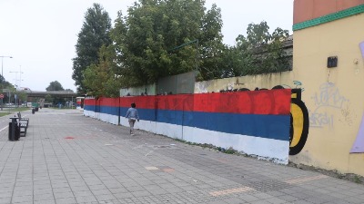 Kriju se i farbaju Novi Sad: Ostavljaju krš iza sebe (VIDEO) Kriju se i farbaju Novi Sad: Ostavljaju krš iza sebe (VIDEO)