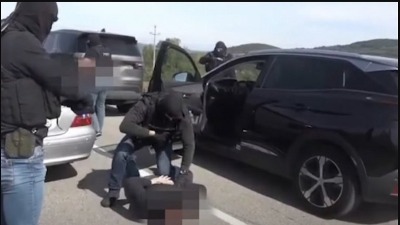 Uhapšen inspektor Božidar Stolić, odavao tajne Belivuku? (VIDEO) Uhapšen inspektor Božidar Stolić, odavao tajne Belivuku? (VIDEO)