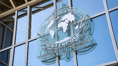 CG policija na granici sa Srbijom zaustavila krijumčare i auto koji traži Interpol