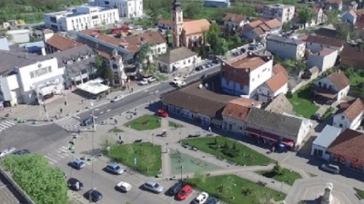 "Naprednjaci maskirani u roditelje, bake i deke napali zaposlene u školi u Surčinu"