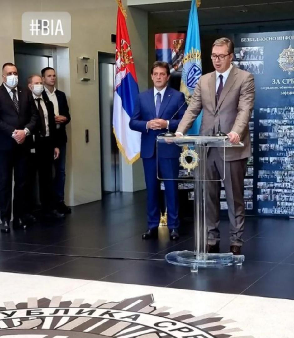 Aleksandar Vučić i Bratislav Gašić na konferenciji za medije povodom Dana BIA; FOTO: Printscreen