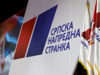 Građani ostavljaju smeće ispred prostorija SNS (FOTO)