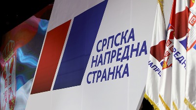 Razbijeni prozori na prostorijama SNS u Šapcu