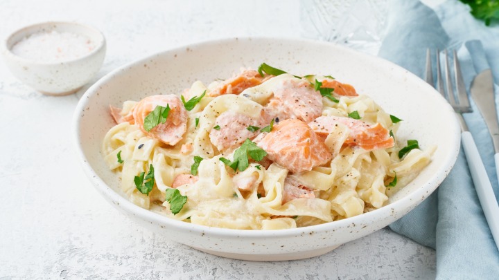 Zasitan obrok u jednoj činiji: Salata s testeninom koja osvaja ukusom
