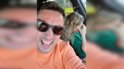 Andrija priča, devojka se hvata za glavu (VIDEO)