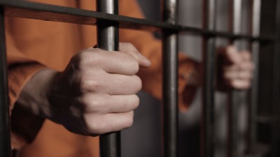 Osuđena službenica, puštala osuđenike iz kućnog zatvora