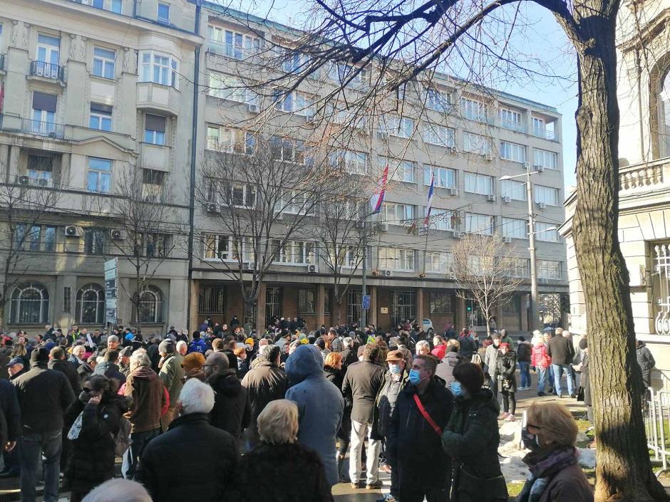 Građani su se prvo okupili ispred Predsedništva FOTO: Direktno.rs