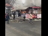Požar u Zemunu, goreo restoran brze hrane (VIDEO)