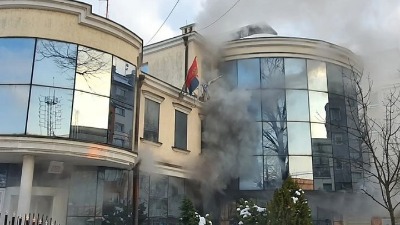 Gori zgrada Elektrodistribucije u Ćupriji