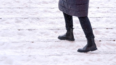 Stavite ovo u obuću pre izlaska iz kuće i noge vam se nikada NEĆE SMRZNUTI 