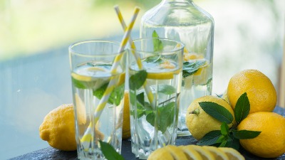 Najbolji napitak za čišćenje debelog creva! Samo 2 sastojka izbacuju OTROVE i skidaju kilograme 