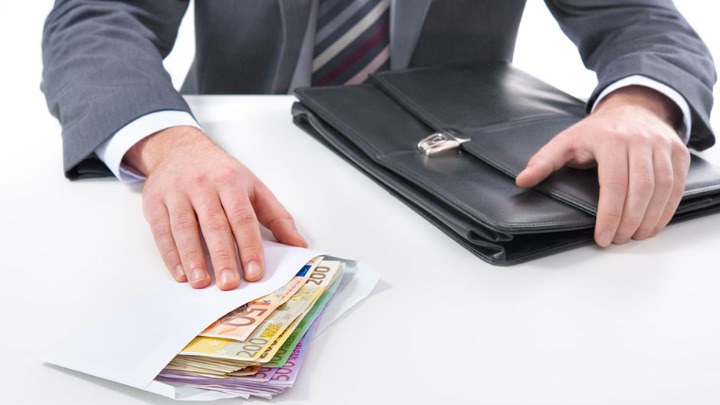 Građanima Srbije korupcija, prvi put nakon 25 godina, najveći problem: "Tužilaštvo reaguje tek kad mediji progovore"