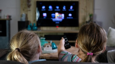 Od kog uzrasta dete da gleda multimedijalni sadržaj?