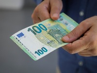 STRAH OD SLOMA SISTEMA: Banke ograničile kupovinu evra u Srbiji