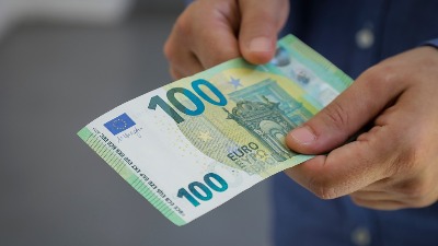 STRAH OD SLOMA SISTEMA: Banke ograničile kupovinu evra u Srbiji