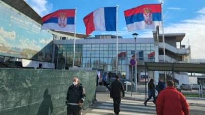 Šta će zastava Francuske na aerodromu "Nikola Tesla"?!