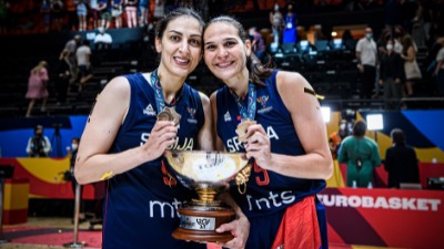 Svečani oproštaj od reprezentacije Sonje Vasić i Jelene Bruks