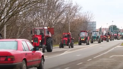 Protestna kolona traktora blokirala centar Kragujevca