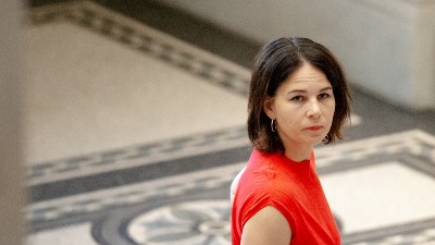 Šolcov kabinet potrošio 590.000 evra na ŠMINKERE: Rekorderka je bivša ministarka spoljnih poslova