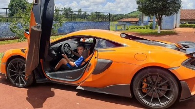 Pohvalio se autom od 600.000 evra, pa ga slupao