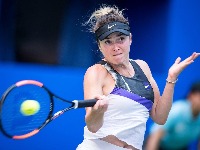 Uzela zolju u ruke, samo koga će da dokusuri? Poznata ukrajinska teniserka šokirala fanove uoči Vaskrsa (VIDEO)