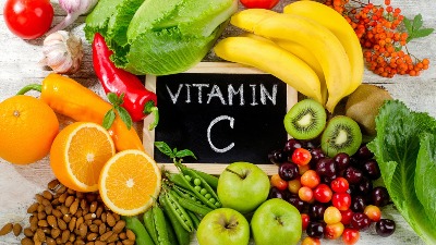 Otkriveno: Da li uzimanje vitamina C zaista pomaže u prevenciji prehlade i gripa?
