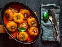 Punjene paprike u paradajz sosu iz rerne