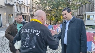 SNS megafon Sima Spasić opet urla, psuje, vređa (VIDEO)