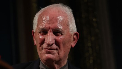 Bećkoviću uručena Povelja za životno delo Bećkoviću uručena Povelja za životno delo