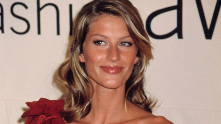 UDALA SE Žizel Bundšen: 3 godine nakon razvoda od Toma Brejdija u tajnosti stala na ludi kamen 