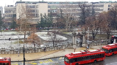 Ispisani grafiti protiv studenata i rektora na zgradi Hemijskog (VIDEO)