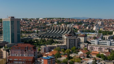 Plakati sa slikama Trampa i Grenela i porukom "Učinite Kosovo ponovo velikim" u Prištini