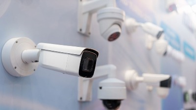  U toaletima DEVETE beogradske gimnazije DEMONTIRANO 11 KAMERA