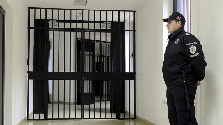 Uvodi se novo krivično delo u Srbiji! Neovlašćeno odavanje profesionalne tajne - kazna ZATVOR!