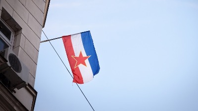 Zastavu Jugoslavije okačio na kuću, komšije zvale policiju