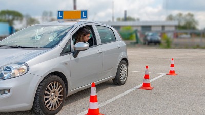 Poskupele auto-škole u Nišu: Da li je cena od 120.000 dinara opravdana i kako je u drugim gradovima