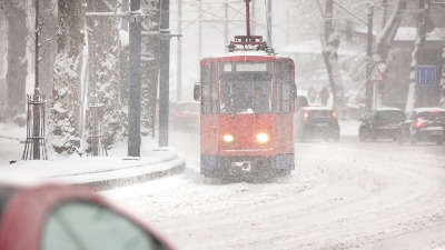 Palo drvo na tramvaj na Slaviji: Saobraćaj u prekidu