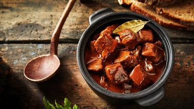 Originalni recept za tradicionalni mađarski gulaš: Jelo kojem je teško odoleti