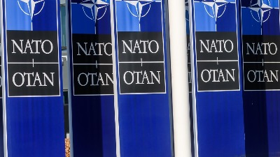 NATO povlači vojsku iz Iraka!