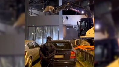 Rušenje restorana "Košnica" na Novom Beogradu (VIDEO)