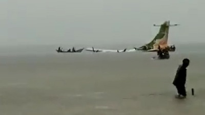 Srušio se avion sa 49 putnika Srušio se avion sa 49 putnika