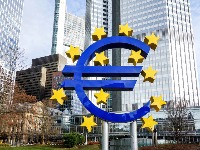 ECB zadržala kamatne stope, upozorava na rast inflacije