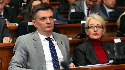 "Definicija šizofrenije": Ovo je zahtev koji je potpisalo 100 poslanika režima u vezi referenduma o smeni Vučića (FOTO)