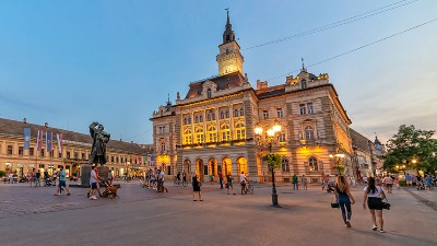 Napad na studente u Novom Sadu, ima povređenih, čula se eksplozija (VIDEO)